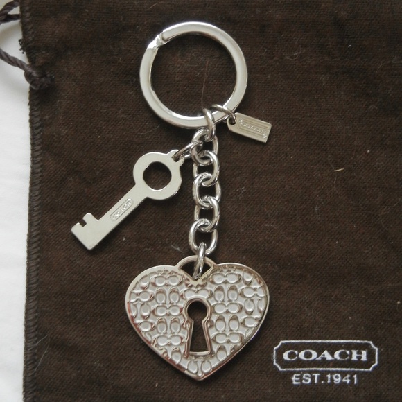 NWOT Coach Miranda Signature Heart & Key Silver Chrome Keychain Key Ring-no bag - Picture 3 of 8